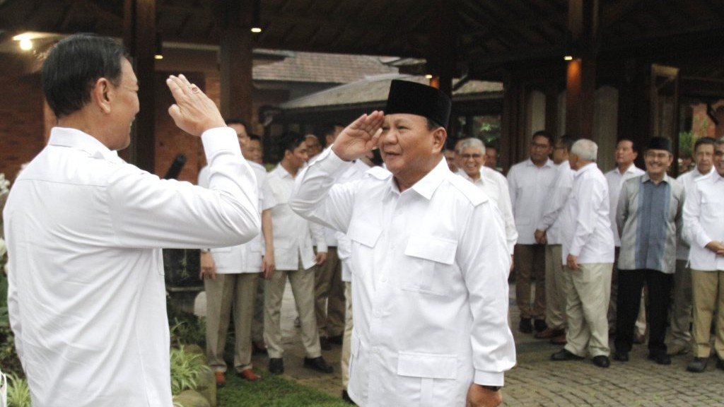 Momen saat Wiranto bertandang ke kediaman Prabowo (SinPo.id/ Ashar)