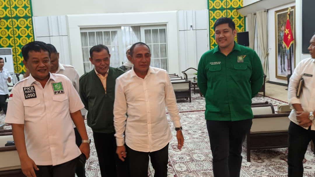 Jubir PKB Mikhael Sinaga saat bertemu Gubernur Sumut Edy Rahmayadi (SinPo.id/ Dok. PKB)