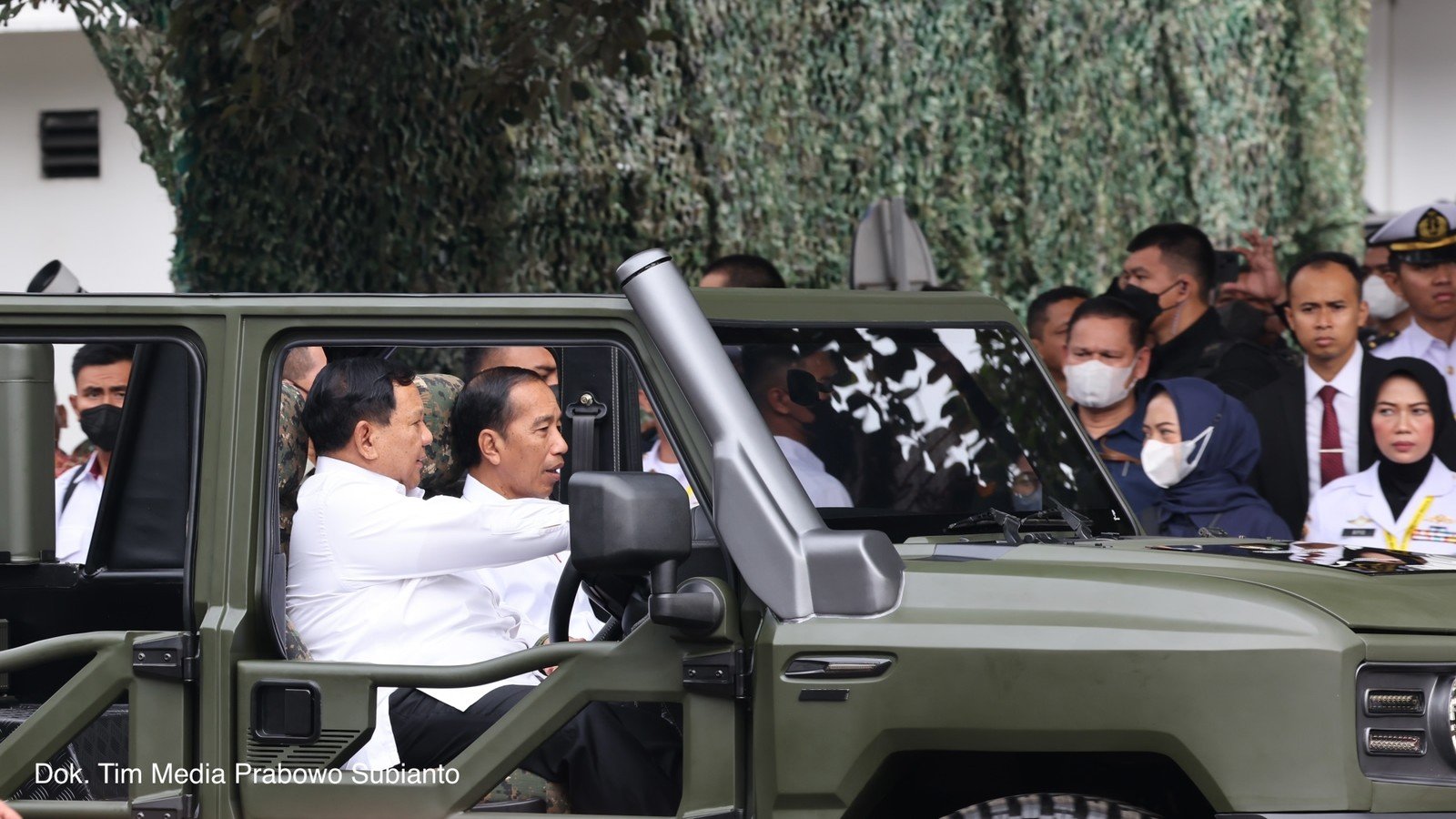 Prabowo saat bersama Presiden Jokowi naiki Rantis Maung (SinPo.id/ Tim Media Prabowo)