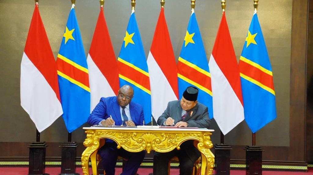 Menteri Pertahanan Prabowo Subianto bersama Menhan Kongo Jean-Pierre Bemba Gombo (SinPo.id/ Dok. Kemhan)