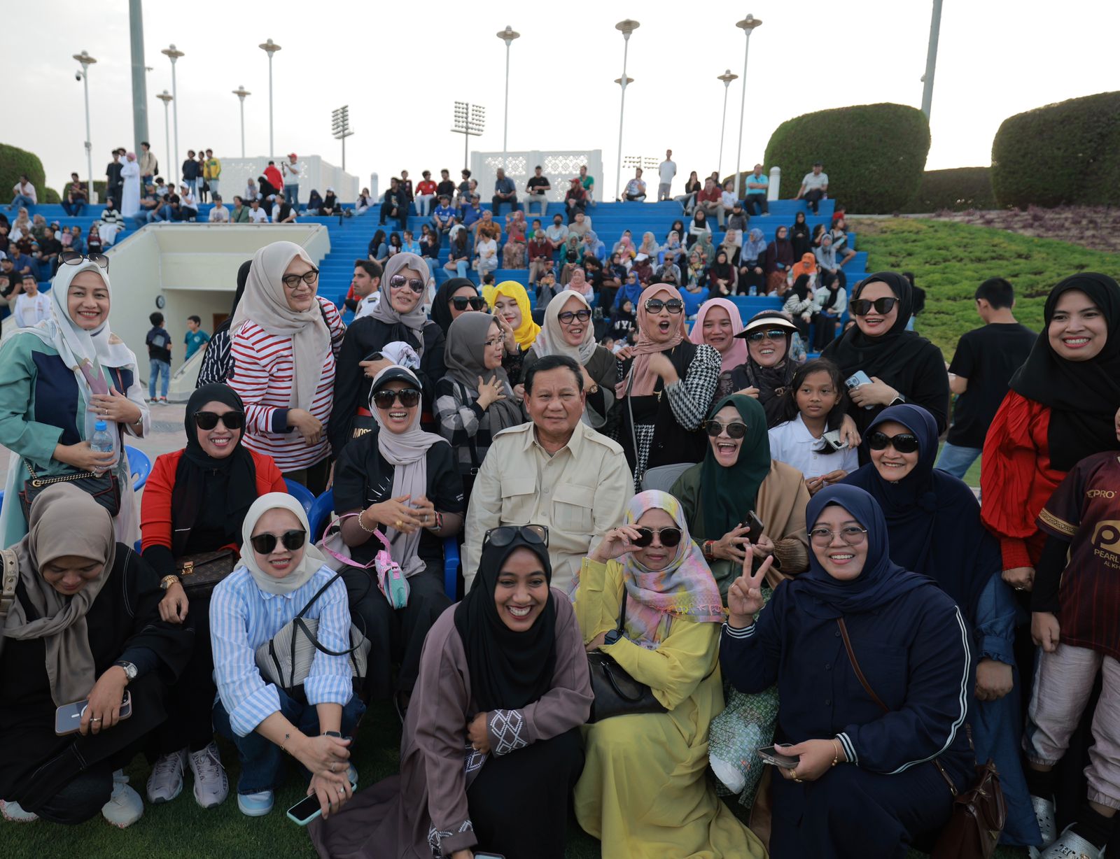 Para emak-emak antusias bertemu Prabowo di Qatar (Sinpo.id/Tim Media)