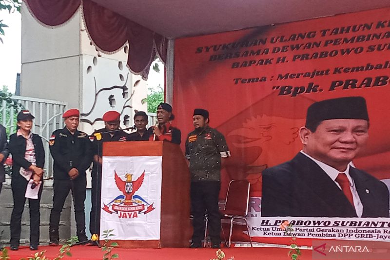 Ketua Umum GRIB Hercules memberikan sambutan dalam syukuran ulang tahunnya dan silaturahmi kader GRIB Jaya, di kediamannya di Kebon Jeruk, Jakarta pada Sabtu, 3 Juni 2023. (SinPo.id/Antara)