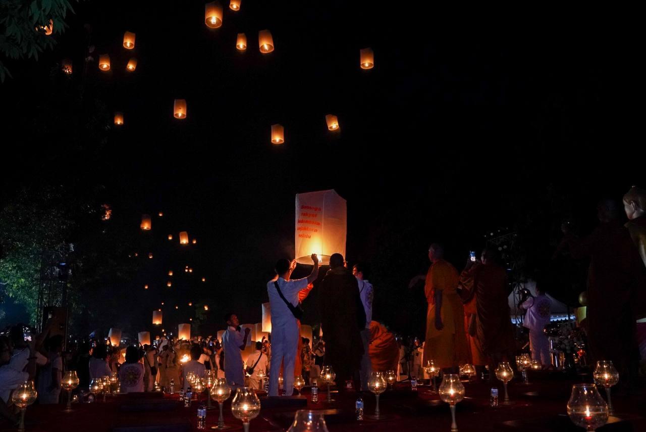 Hari Raya Waisak di Candi Borobudur (Kemenparekraf)