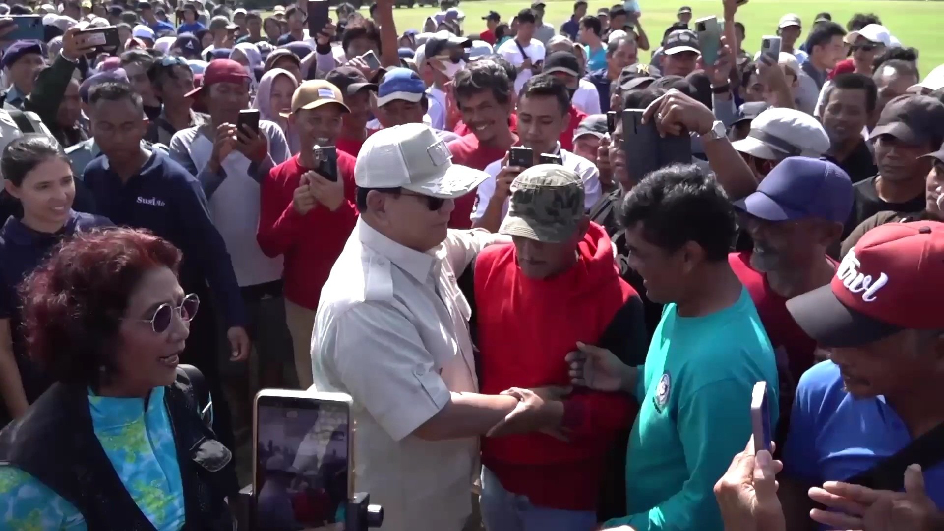 Prabowo temui anak muda dan nelayan di Pantai Pangandaran (Sinpo.id/Tim Media)