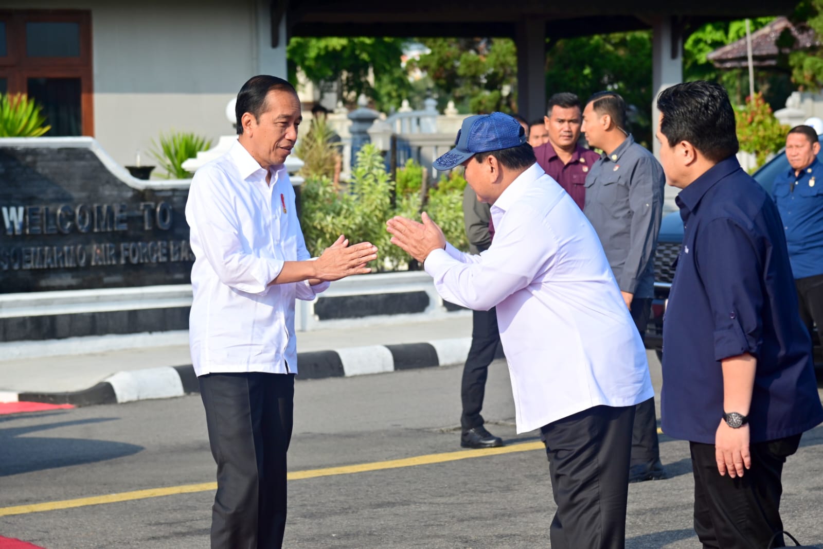 Presiden Jokowi bertolak ke Jatim untuk meninjau produksi alutsista di PT Pindad didampingi Menhn Prabowo Subianto dan Menteri BUMN Erick Thohir. (SinPo.id/Tim Media)