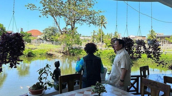 Menhan Prabowo Subianto saat berkunjung ke rumah Susi Pudjiastuti di Pangandaran (SinPo.id/ Instagram)