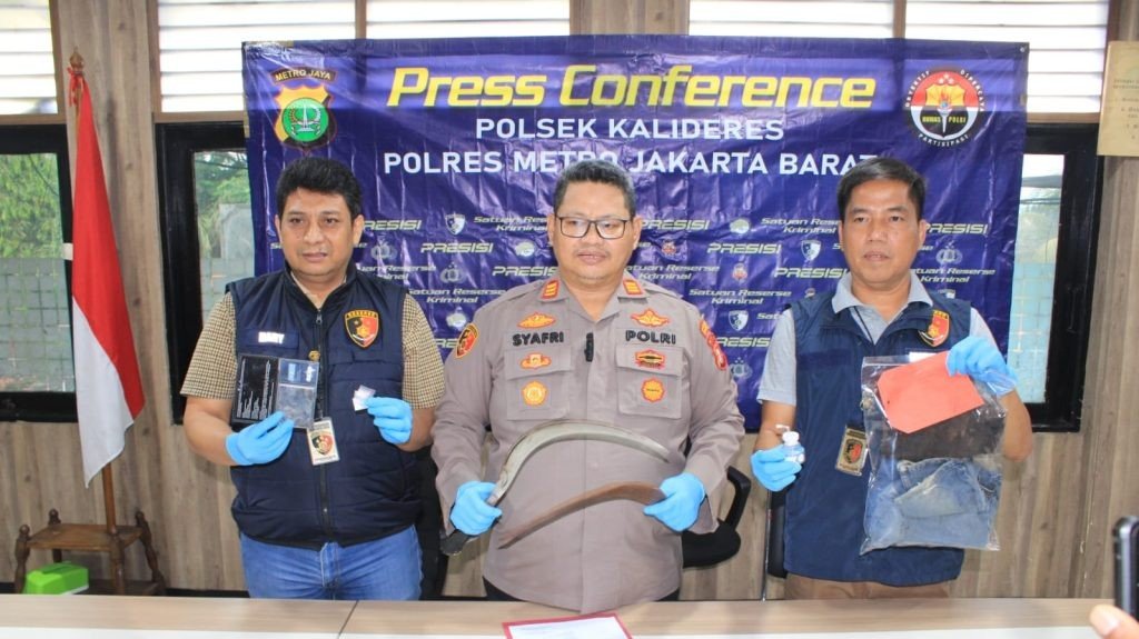 Konferensi pers penganiayaan di Polsek Kalideres (SinPo.id/ Humas Polri)