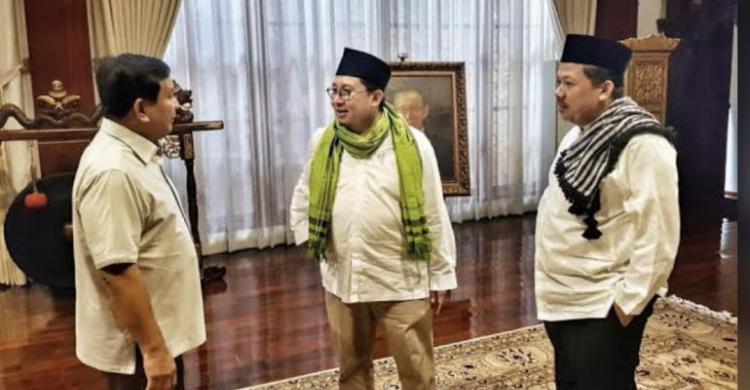 Ketua Umum Gerindra Prabowo Subianto (Kiri) bersama Fadli Zon (tengah) dan Fahri Hamzah. (SinPo.id/Twitter @Fahrihamzah)