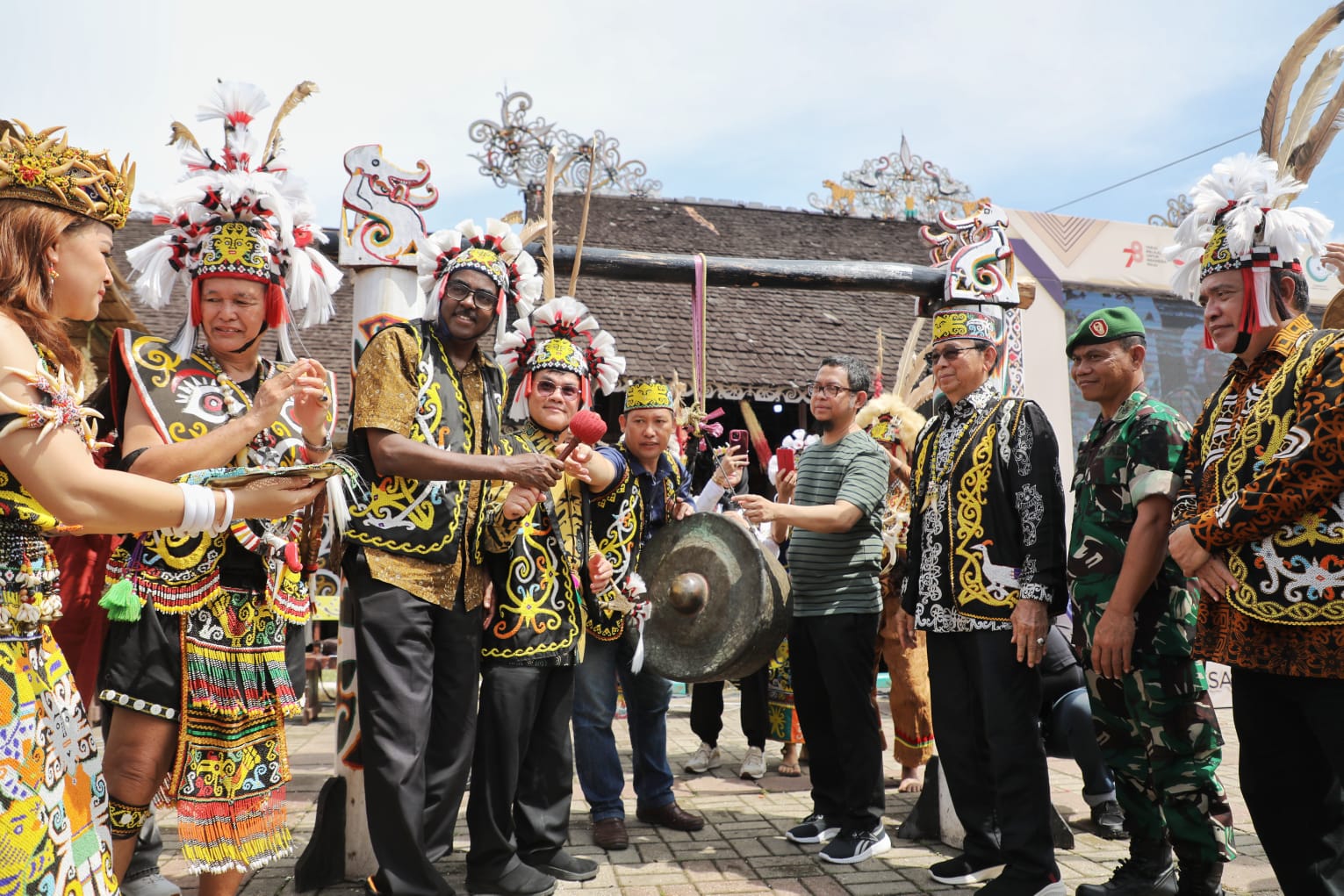 Festival Budaya Dayak Kenyah (foto:yayan/kemenpora.go.id)