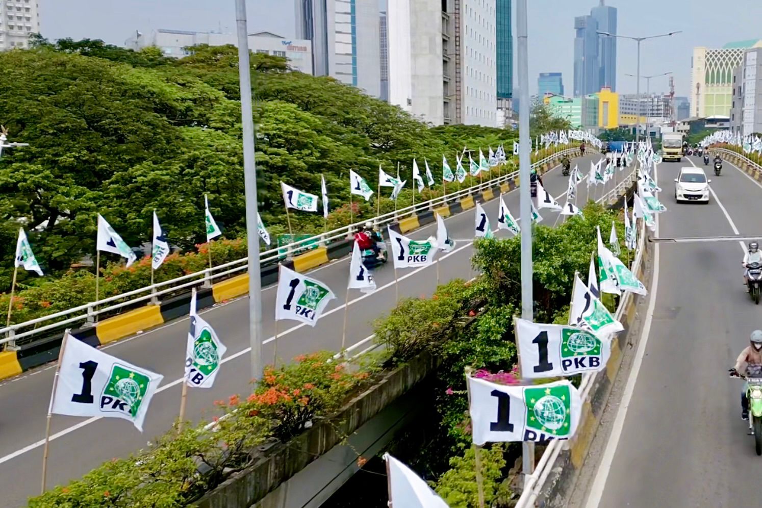 Sebanyak 2,5 juta bendera PKB disebar ke seluruh wilayah di Indonesia. (SinPo.id/Dok. PKB)