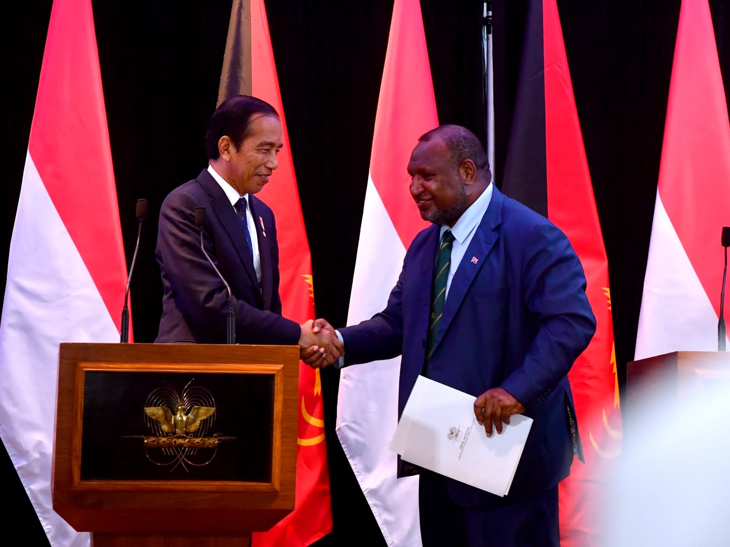 Presiden Jokowi bersama PM Papua Nugini Marabe (SinPo.id/ Kemlu)