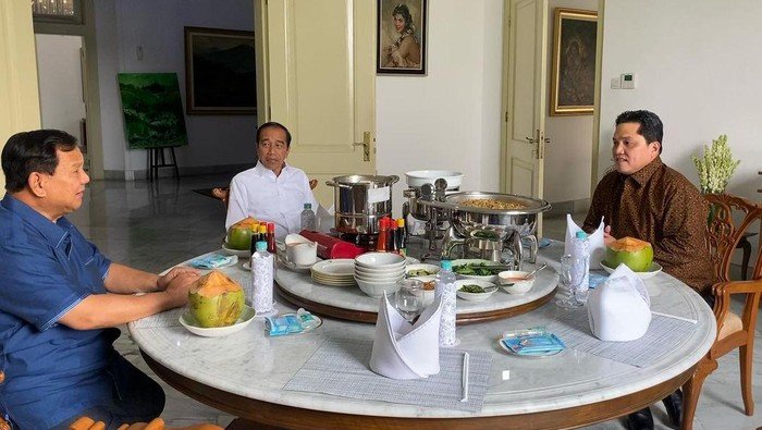 Presiden Jokowi, Menhan Prabowo Subianto, serta Menteri BUMN Erick Thohir bertemu di Istana Bogor pada Minggu, 16 Juli 2023 sore. (SinPo.id/Instagram @prabowo)