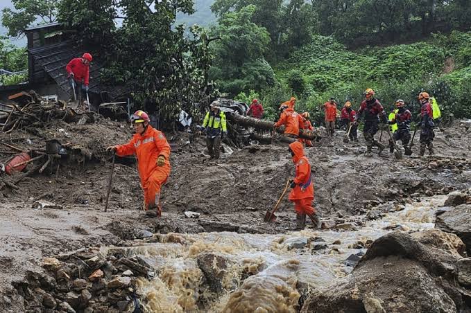 Proses evakuasi korban bencana di Korea Selatan (Sinpo.id/The Manila Times)