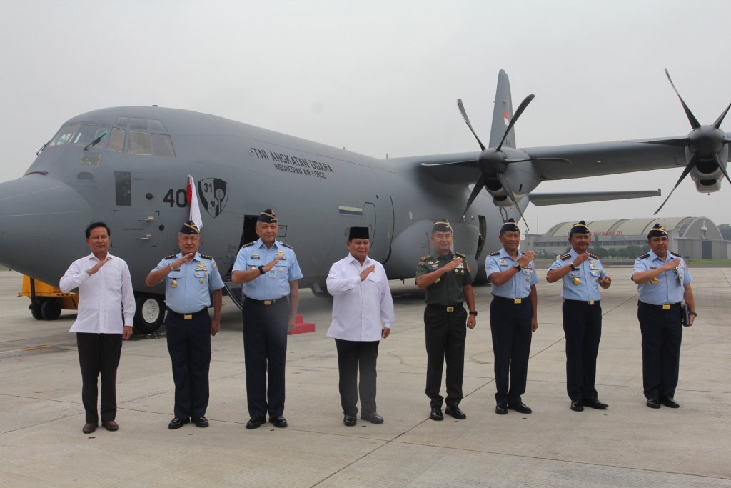 Menhan Prabowo Subianto menyerahkan pesawat C-130 J Super Hercules