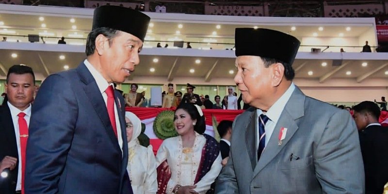 Prabowo sigap dampingi Jokowi di acara HUT Polri ke-77 (Sinpo.id/Tim Media)
