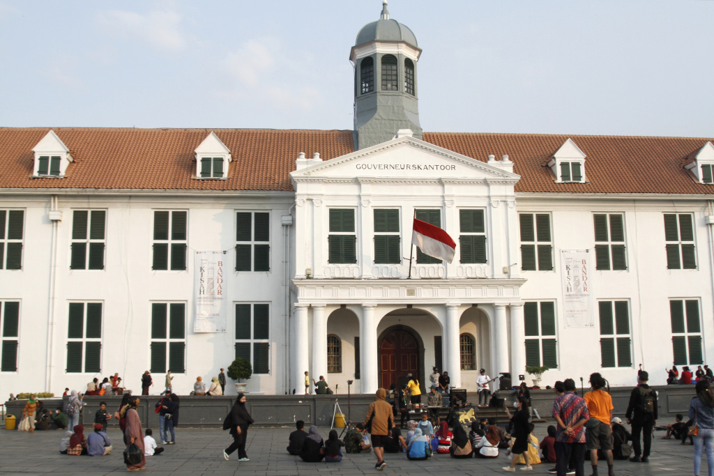 Warga DKI Jakarta padati Kota Tua saat cuti bersama Hari Raya Idul Adha dan libur sekolah (Ashar/SinPo.id)