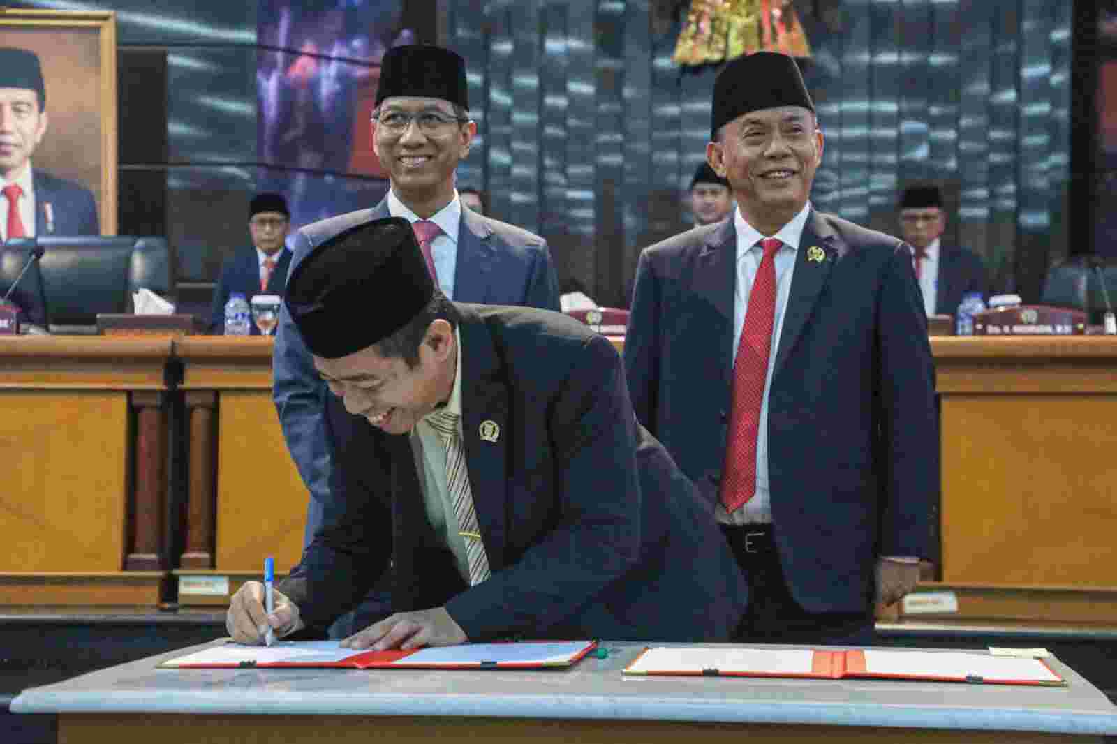 Penandatanganan kesepakatan Raperda Tata Ruang DKI (Sinpo.id/PPID DKI)