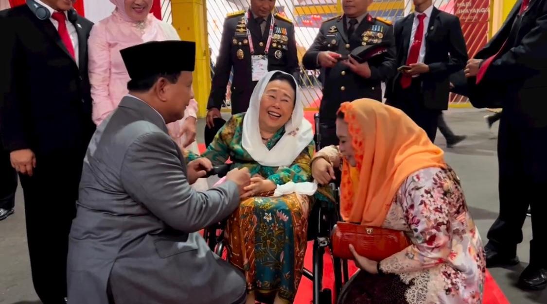 Menhan Prabowo Subianto saat bersama Sinta Nuriyah dan Yenny Wahid (SinPo.id/ Tim Media Prabowo)