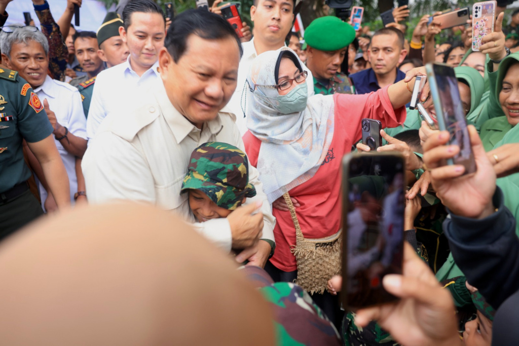 Menhan Prabowo didoakan warga Makasar Koramil 1408 Hidup Prabowo Presiden (Ashar/Foto:Tim Prabowo/SinPo.id)