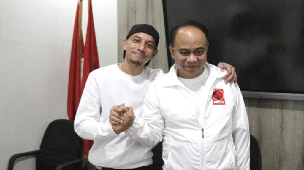 Koordinator Rumah Besar Relawan Prabowo 08 Fauzi Baadila bersama Ketua Projo Budi Arie (SinPo.id/ Ashar)