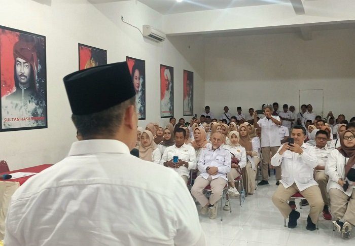 Romo Syafii saat memberi arahan kepada kader Gerindra (Sinpo.id/Tim Media)