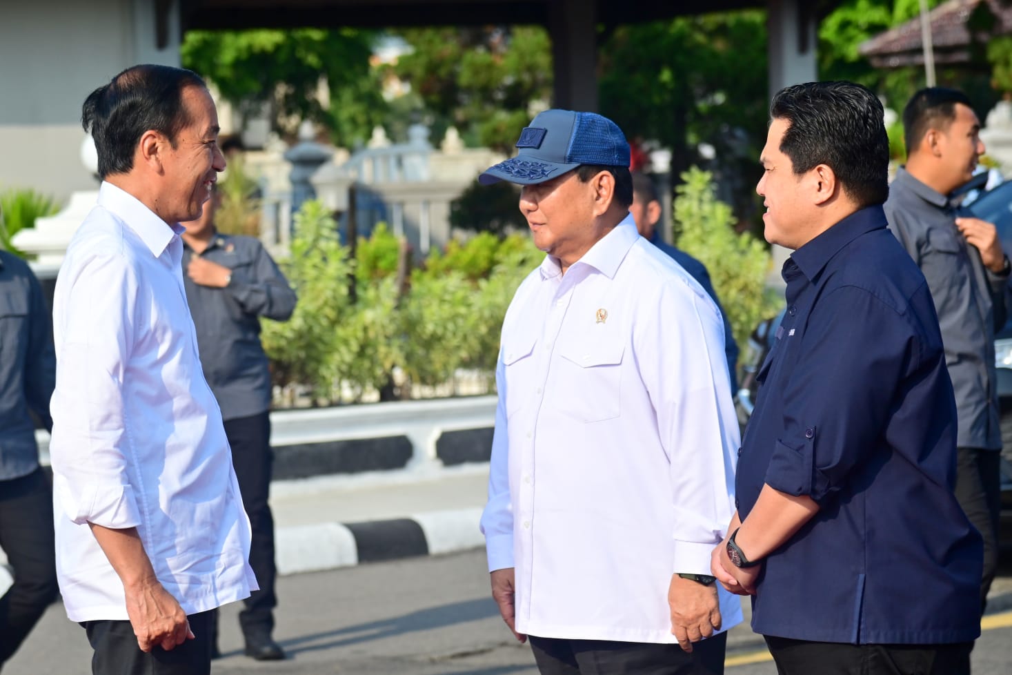 Menhan Prabowo Subianto tiba di Base Ops Lanud Adi Soemarmo dalam kunjungan kerja yang dipimpin oleh Presiden Jokowi pada Senin, 24 Juli 2023. (SinPo.id/Tim Media)