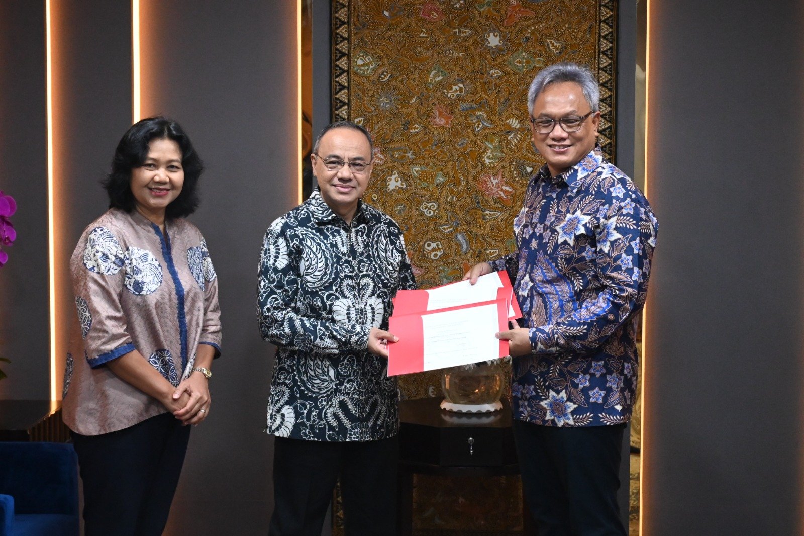 Kementerian Luar Negeri Republik Indonesia menerima tiga sertifikat dari UNESCO