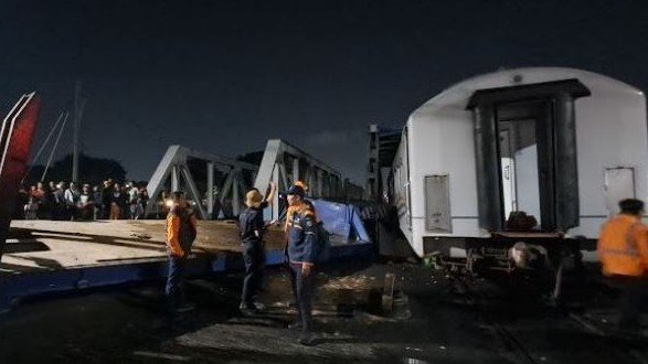 KA Brantas yang hantam truk di Semarang (SinPo.id/ NTMC Polri)