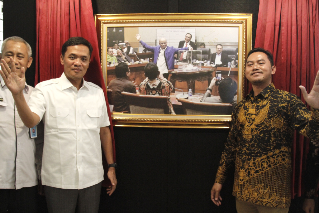 Wakil Ketua Komisi III DPR Dr Habiburokhman buka pameran foto Warna-Warni Parlemen Moderen Untuk Indonesia Maju (Ashar/SinPo.id)