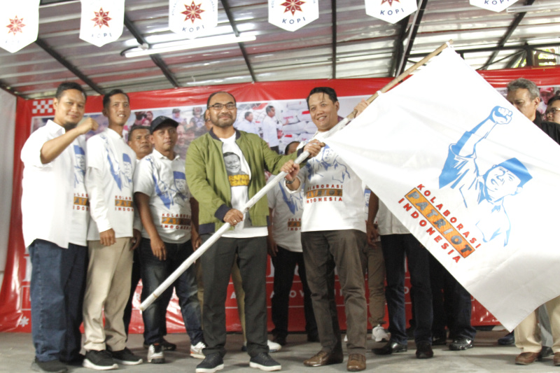 Relawan yang tergabung dalam Alumni aktivitis muda lintas organisasi yang tergabung dalam Kolaborasi Patriot Indonesia (KOPI) mendeklarasikan mendukung Prabowo sebagai Presiden 2024 (Ashar/SinPo.id)