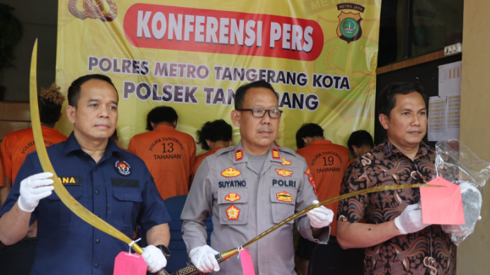 Konferensi pers kasus tawuran di Mapolsek Tangerang (SinPo.id/ Humas Polri)