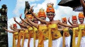 Tari Rejang (SinPo.id/ Kemdikbud)