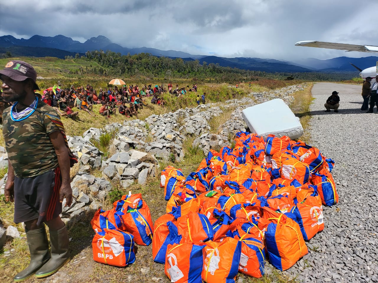 bantuan logistik dan peralatan (BNPB)