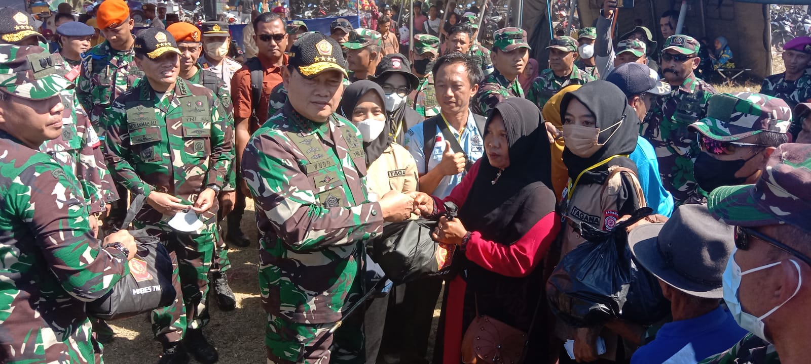 Bakti Sosial di Balai Desa Sumberejo dan Lapangan Sukorejo, Desa Sumberejo, Banyuputih, Situbondo, Jawa Timur