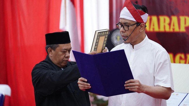 Eks Sekum FPI Munarman mengucapkan ikrar setia terhadap NKRI di Lembaga Pemasyarakatan (Lapas) kelas IIA Salemba pada 8 Agustus 2023 (SinPo.id/Humas Ditjen PAS)