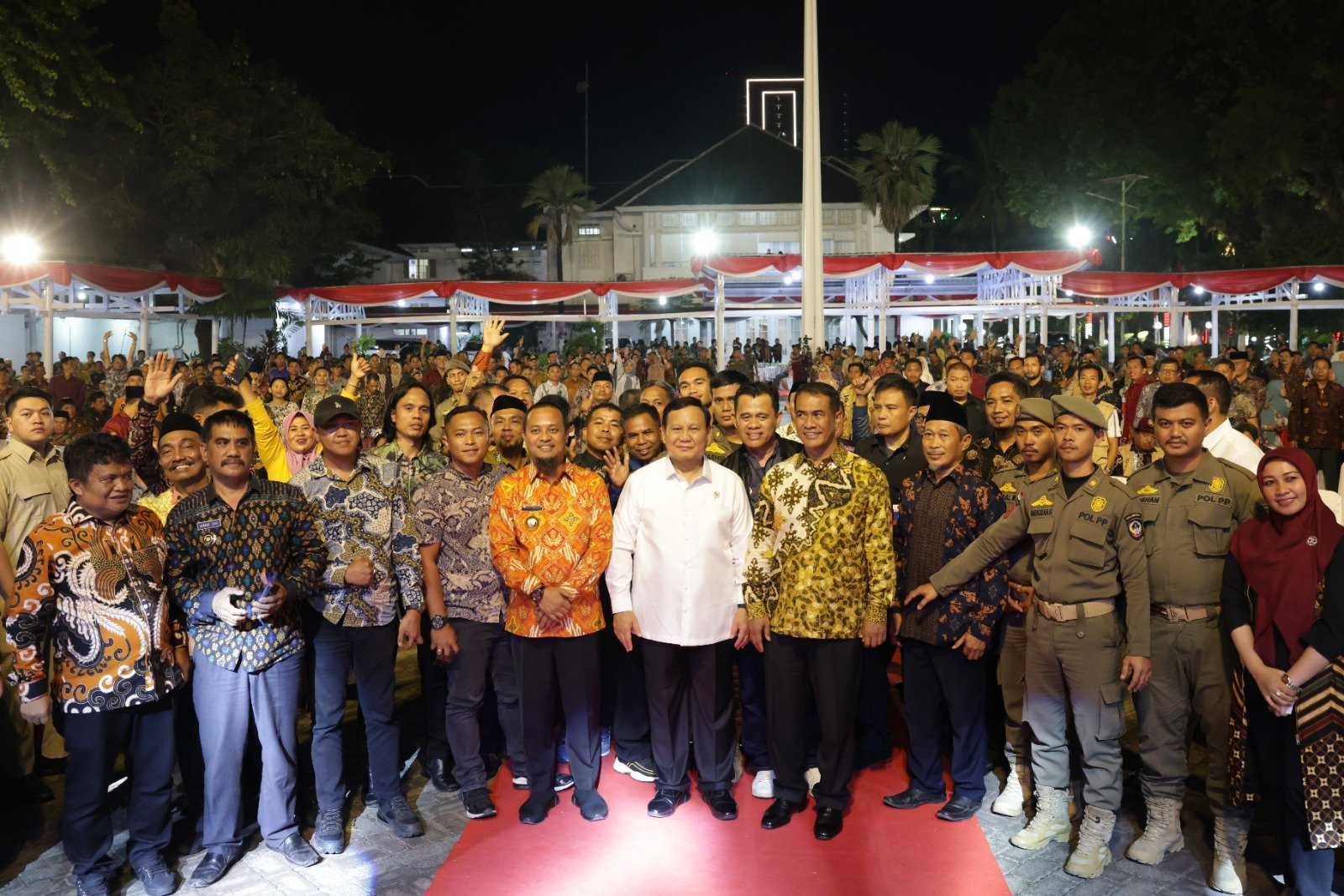 Prabowo foto bersama Gubernur Sulsel, Andi Imran Sulaiman (Sinpo.id/Tim Media)