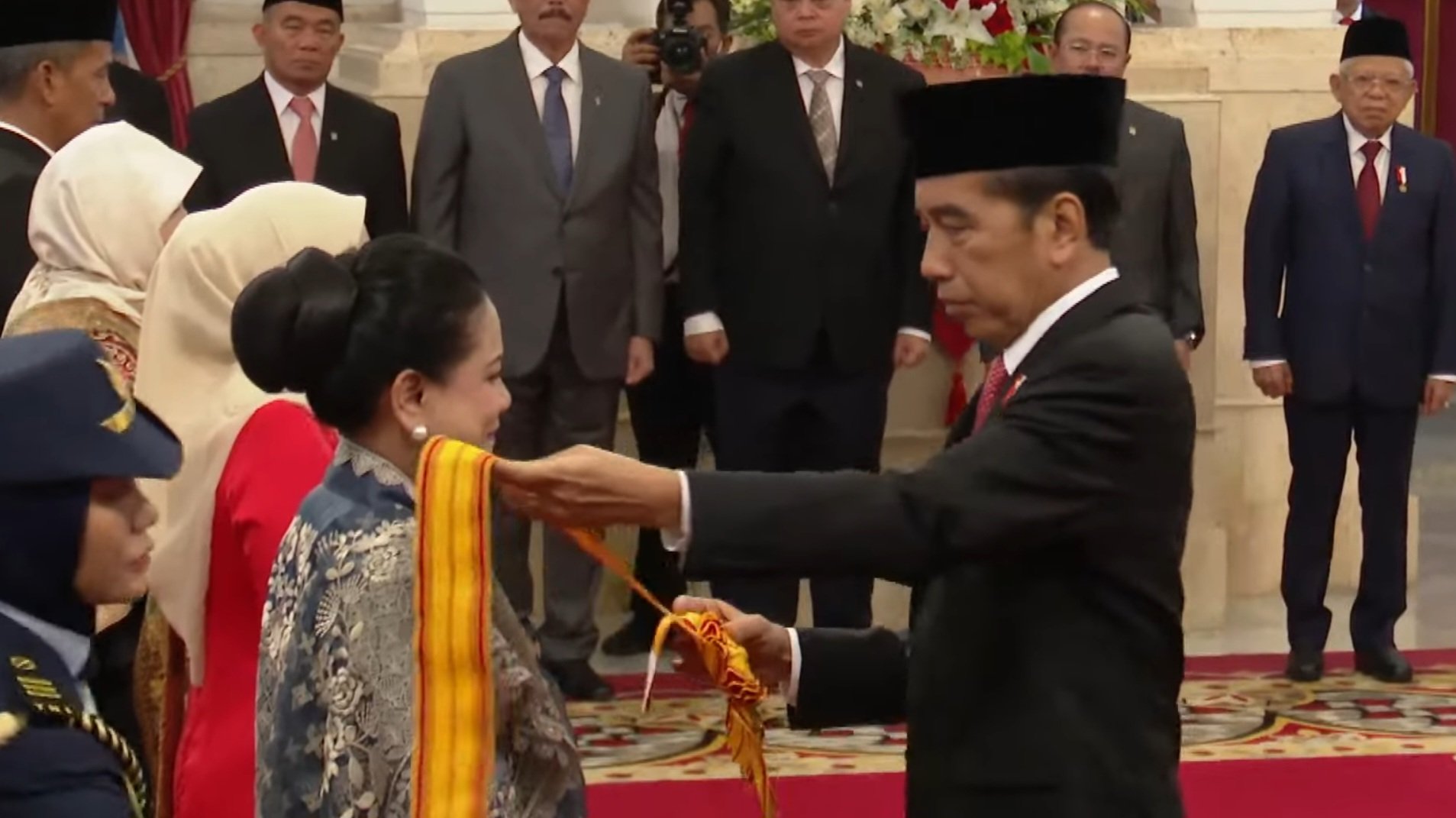 Penganugerahan bintang Adipradana oleh Presiden Joko Widodo (Sinpo.id/Setkab)