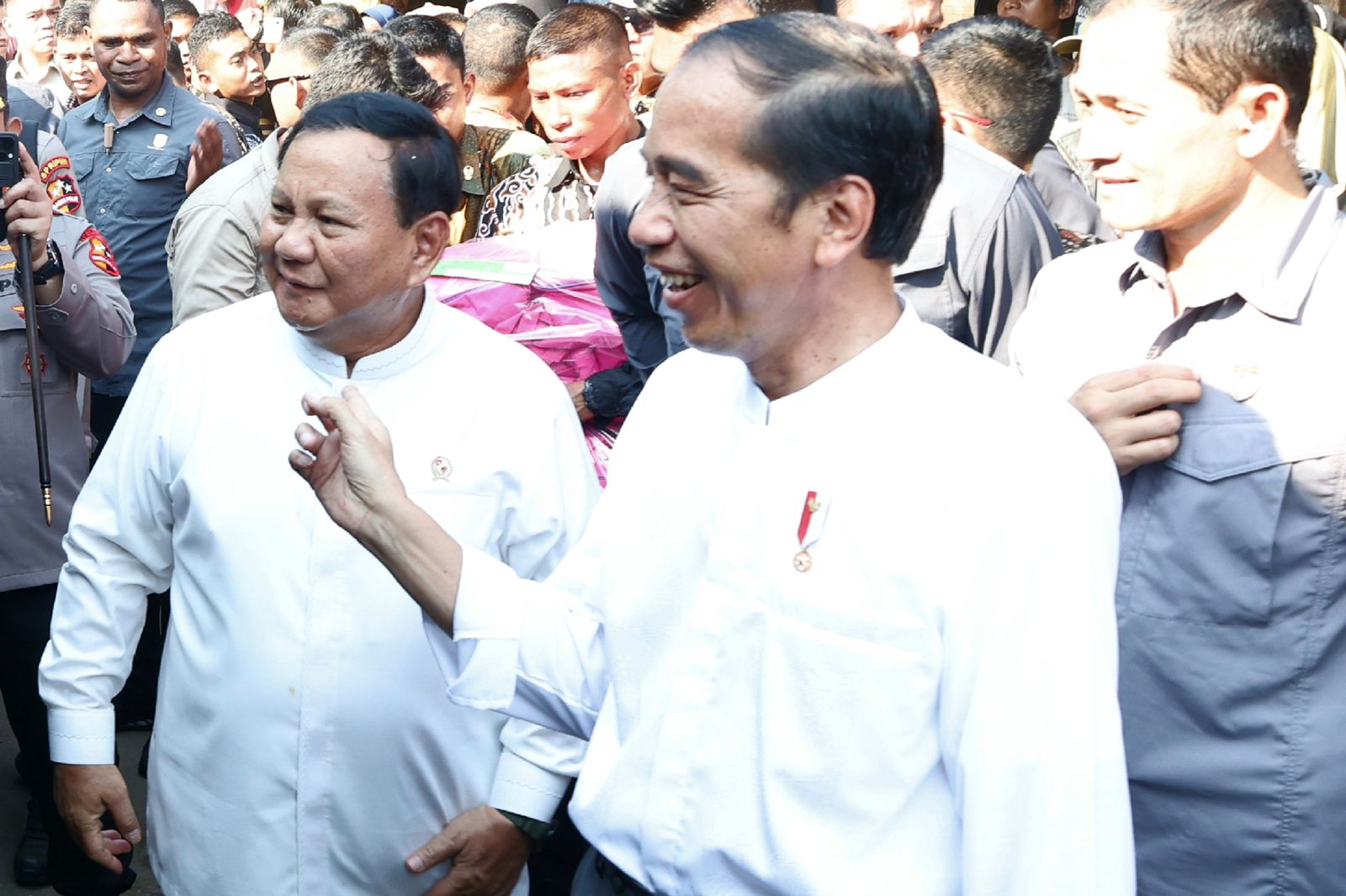 Presiden Jokowi saat menunjuk Prabowo (Sinpo.id/Tim Media)