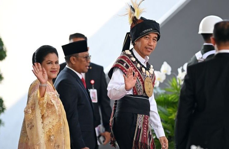 Presiden Joko Widodo (Jokowi) mengenakan baju adat Tanimbar di Sidang Tahunan MPR RI 2023. (SinPo.id/Antara)