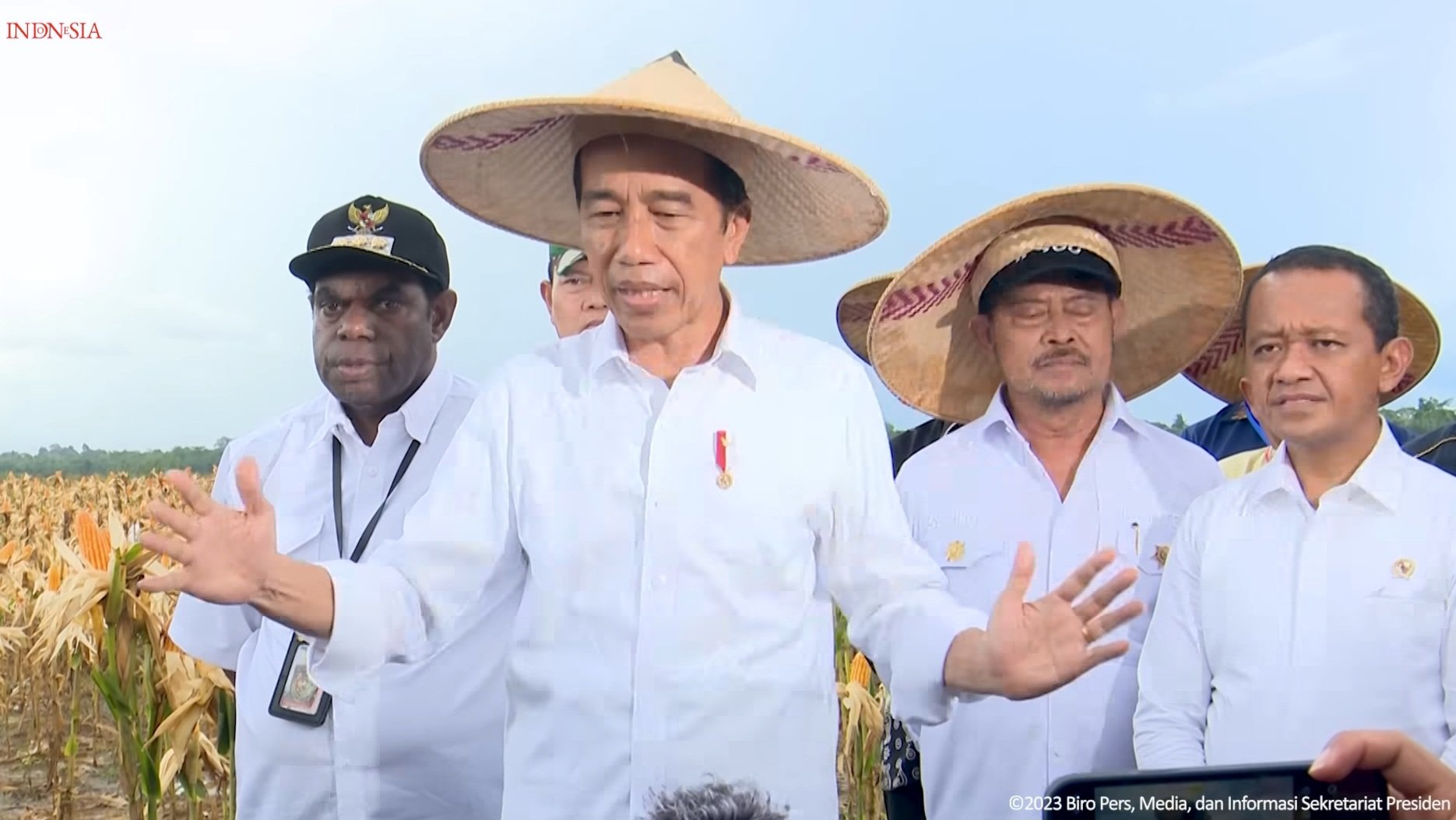 Presiden Joko Widodo saat meninjau food estate di Keerom, Papua (SinPo.id/ Setpres)