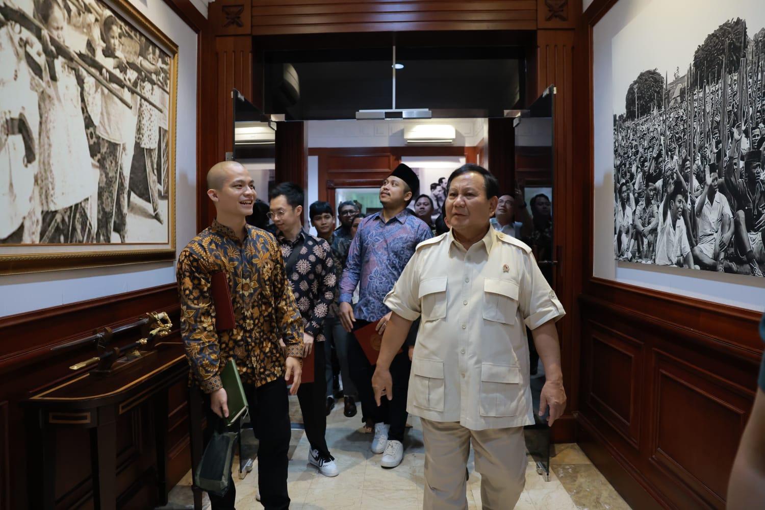 Prabowo ajak para influencer keliling kantor Kemhan RI (Sinpo.id/Tim Media)