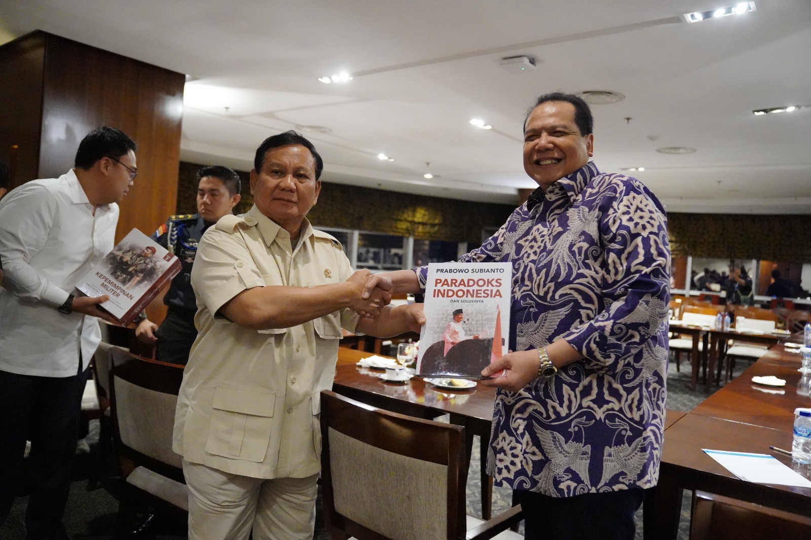 Menhan Prabowo Sambangi kantor CT Crop disambut hangat oleh CEO Chairul Tanjung dan Putri Tanjung (Ashar/Foto:Tim Prabowo/Sinpo.id)
