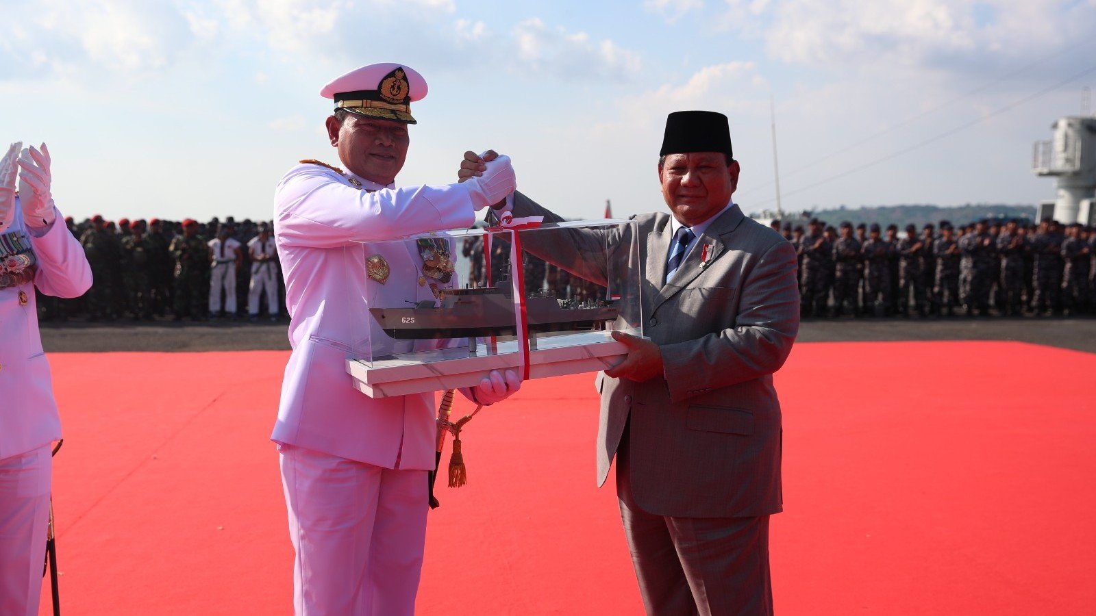 Menhan Prabowo Subianto saat serahterimakan dua KRI ke TNI AL (SinPo.id/ Tim Media Prabowo)