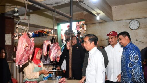 Presiden Joko Widodo saat mengecek harga komoditas pangan di Pasar Sukaramai, Kota Medan, (SinPo.idSetpres)