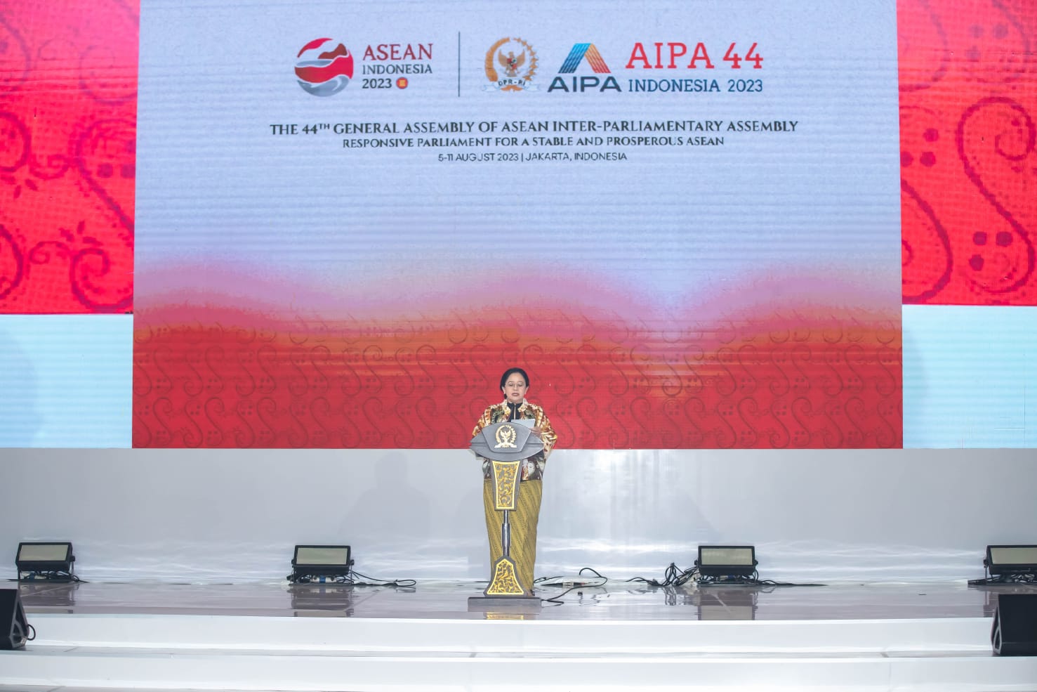 Ketua DPR RI Puan Maharani resmi menutup Sidang Umum ASEAN Inter-Parliamentary Assembly (AIPA) ke-44. (SinPo.id/Tim Media)