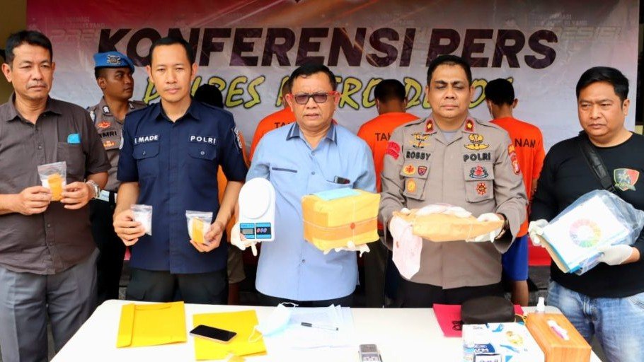 Konferensi pers pengungkapan kasus narkoba di Mapolres Depok (SinPo.id/  Humas Polrestro Depok)