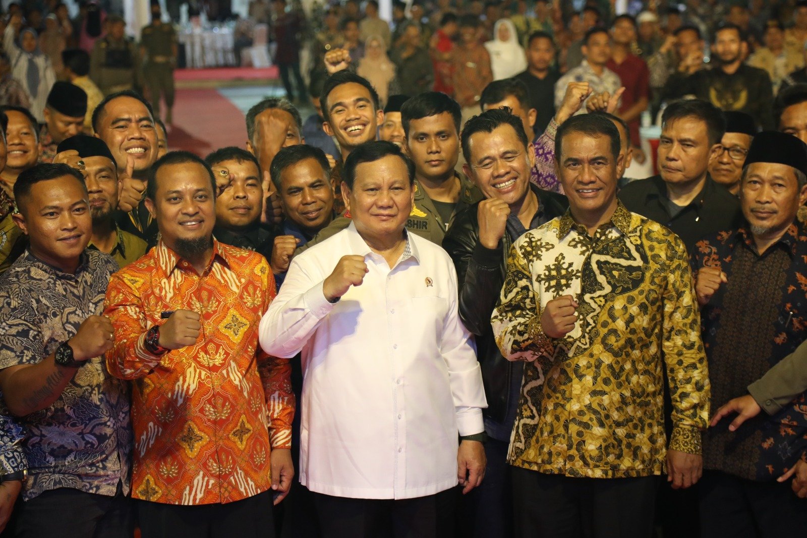 Prabowo berfoto bersama Gubernur Sulsel dan jajarannya (Sinpo.id/Tim Media)