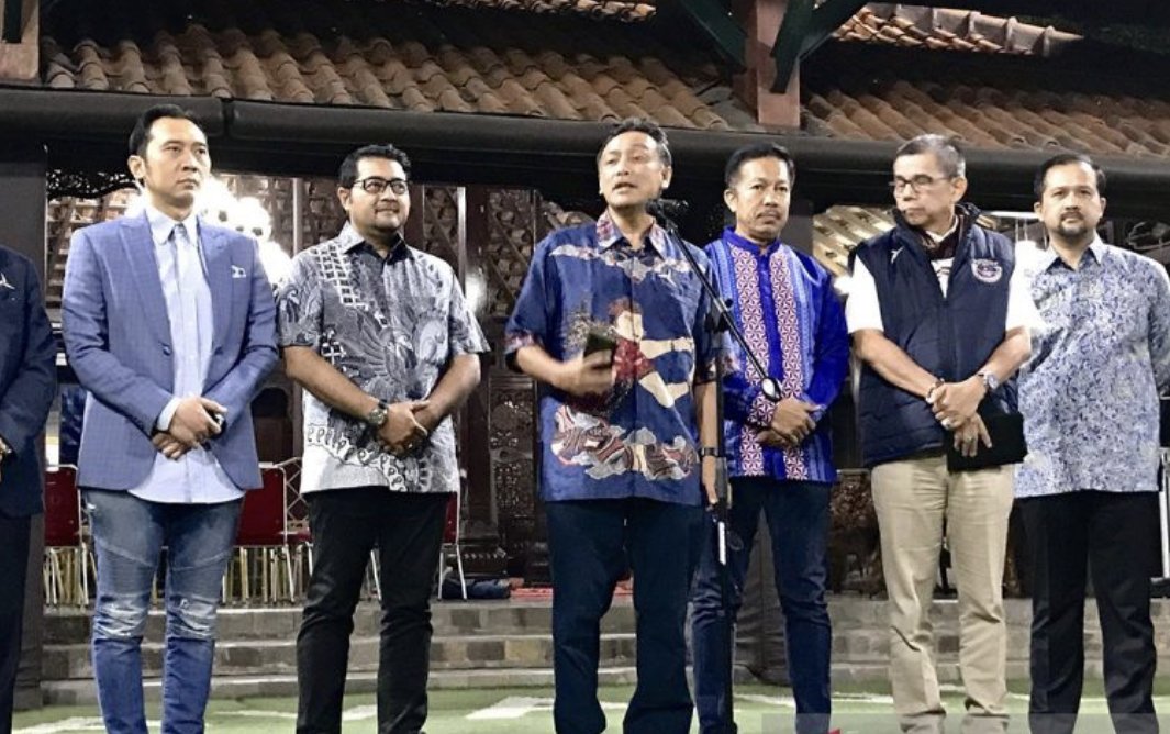 Sekretaris Majelis Tinggi Partai Demokrat Andi Alfian Mallarangeng mengumumkan secara resmi Demokrat mencabut dukungan kepada Anies Baswedan sebagai bakal capres 2024. (SinPo.id/Antara)