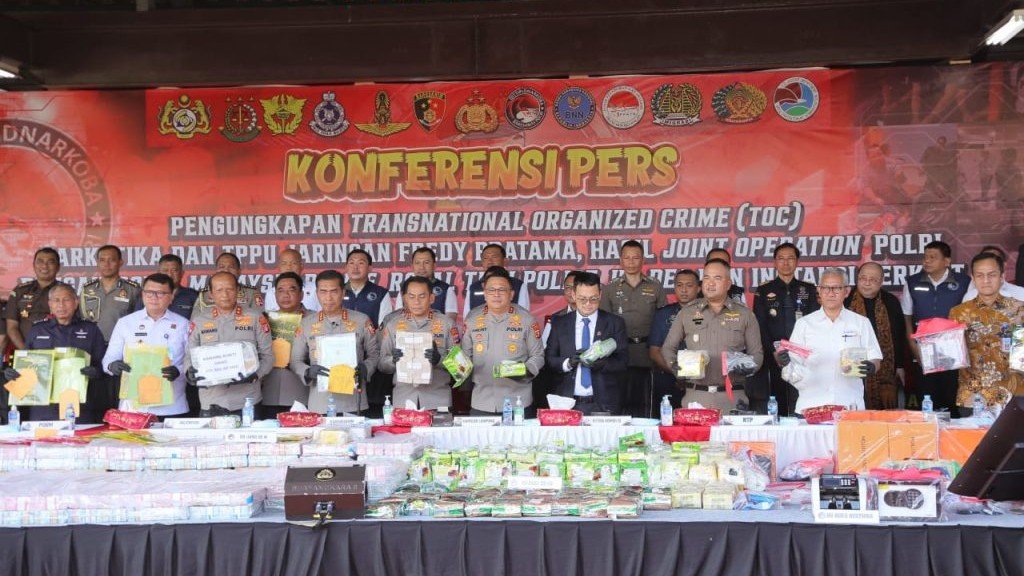 Konferensi pers TPPU sindikat narkoba internasional (SinPo.id/ Humas Polri)