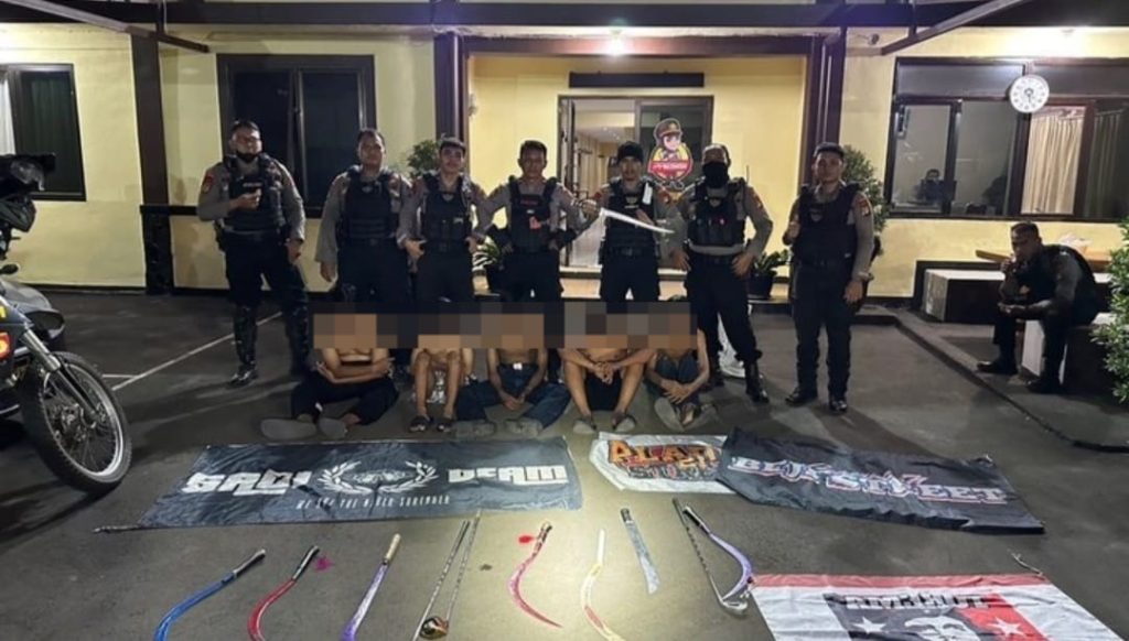 Lima anggota geng diamankan di Depok (SinPo.id/ Humas Polri)